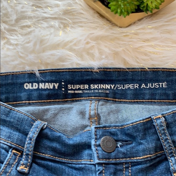 EUC Old Navy Super Skinny Jeans - Picture 2 of 4